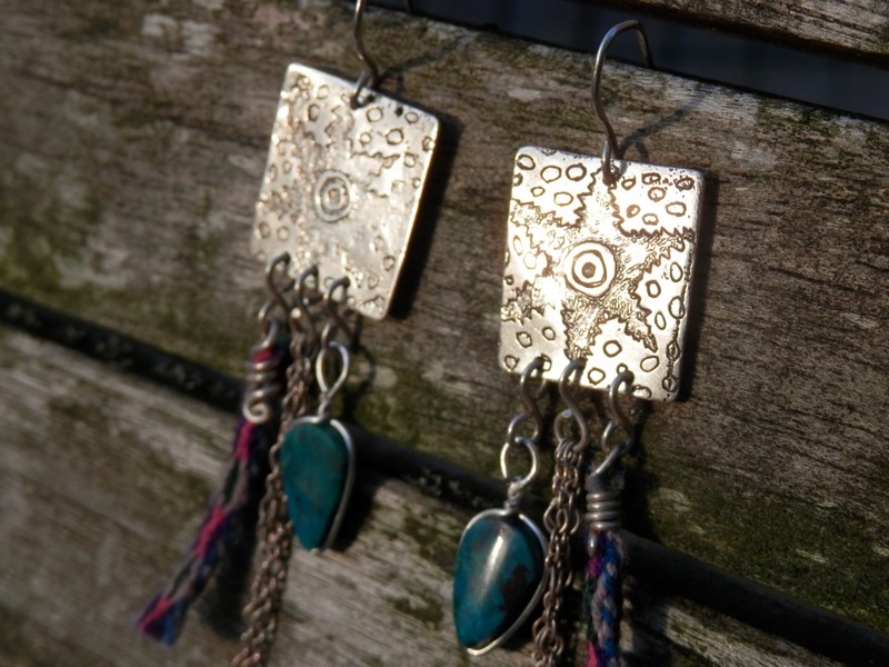 Boucles d'oreilles gravées: Argent 925, Tissages Andins, Chrysocolles